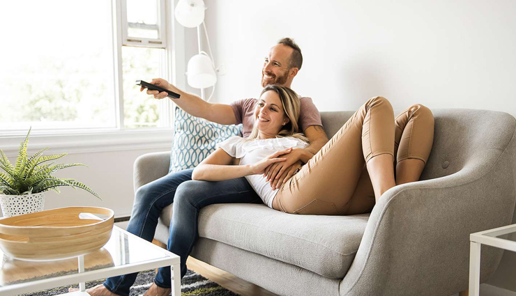 benefits of watching tv together as a couple,couple watching tv benefits,relationship bonding through tv,watching tv as a couple,how tv strengthens relationships,couple activities at home,emotional connection through tv,quality time watching tv,romantic tv time,best shows for couples,relationship benefits of watching tv together