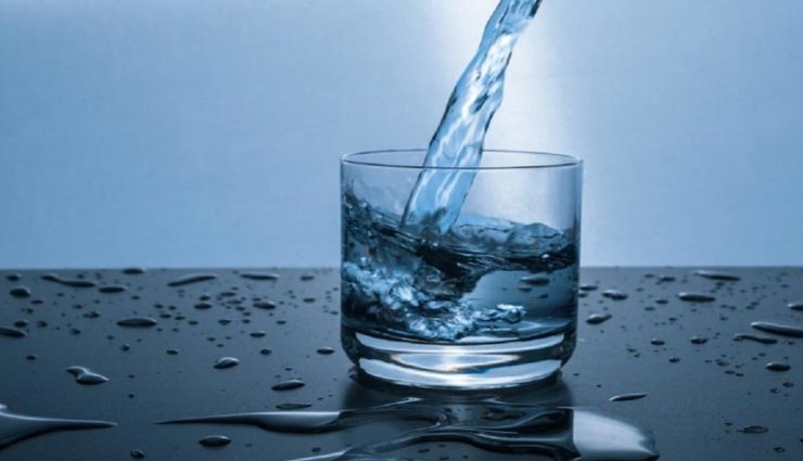 सेहत के लिए गंभीर होगी पानी पीने से जुड़ी ये 5 गलतियां