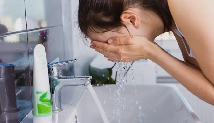 face washing tips,skincare routine,how to wash your face,face wash dos and donts,glowing skin tips,proper face cleansing,healthy skin habits,skincare mistakes to avoid,facial cleansing guide,exfoliation tips