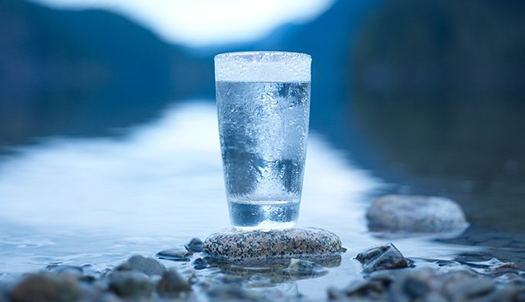 जीवन को सम्पन्नता और प्यार से भर सकते है पानी से जुड़े ये उपाय, करने से मिलेगा फायदा