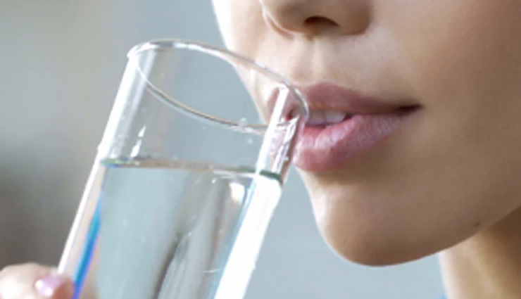 पानी पीने की क्रेविंग्स को ना लें हलके में, हो सकता हैं इन 8 बीमारियों का संकेत 