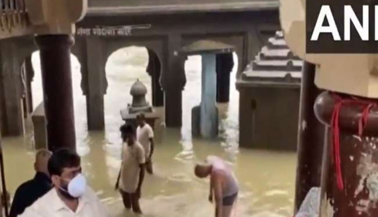 भारी बारिश के बाद नासिक के मंदिर में भरा पानी, देखें वीडियो; शौचालय में लगाई जिन्ना की तस्वीर