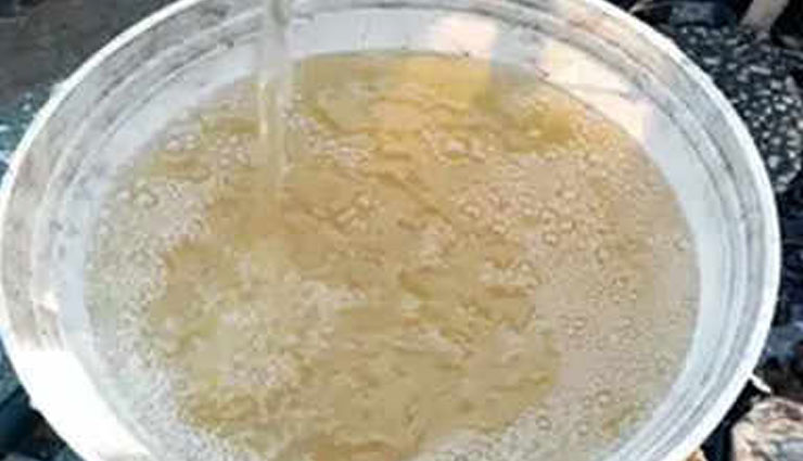  प्रदूषित पानी से परेशान नोएडा के लोग, नहाना तो दूर बर्तन तक नहीं कर सकते साफ