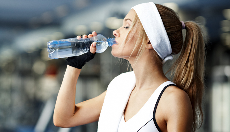 वर्कआउट से पहले पानी और खाने को लेकर हैं कुछ खास नियम, करेंगे पालन तो मिलेगा पूरा फायदा workout,workout rules,exercise,exercise rules,water before exercise,food before exercise,Health,health news,healthy living