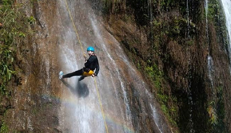 5 Places To Enjoy Waterfall Rappelling in India