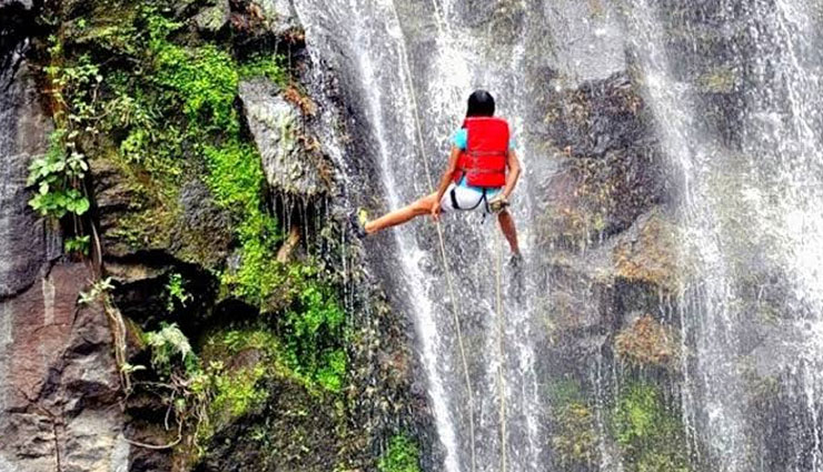 waterfall rappelling,places for waterfall rappelling in india,vihigaon waterfalls,kasara maharashtra,chelavara waterfalls,coorg karnataka,neer gaddu waterfalls,rishikesh uttarakhand,jogini waterfall,Manali Himachal Pradesh,kondana waterfalls,karjat maharashtra