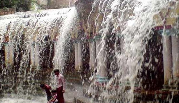 कपल्स के मनमुटाव को दूर कर सकता है ये झरना, इसके बारे में जानकर आप भी रह जाएँगे हैरान 