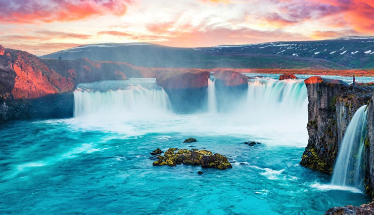 7 Unmissable Waterfalls To Visit in Iceland