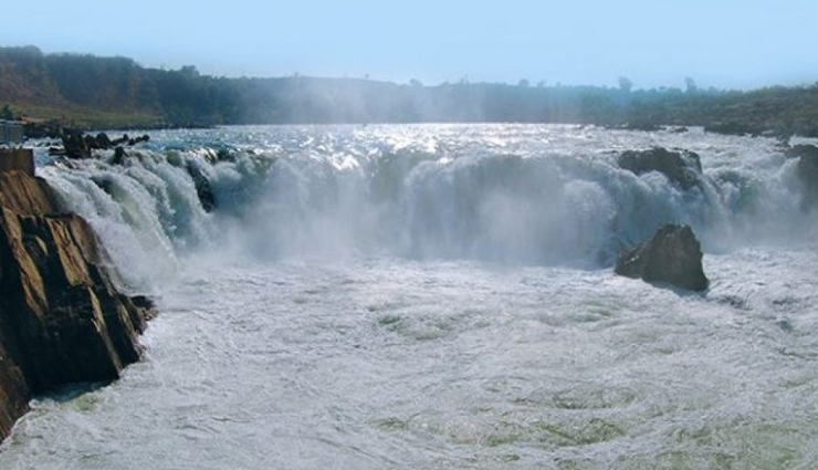 waterfalls to visit in india,india,beautiful waterfalls,dudhsagar waterfalls,goa,dhuandhar falls,madhya pradesh,jog falls,karnataka,kempty falls,uttarakhand,iruppu falls