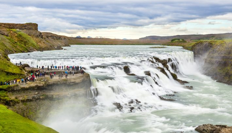 beautiful waterfalls,beautiful waterfalls in the world,iguazu falls,gullfoss or golden falls,iceland,niagara falls,new york,usa and ontario,canada,victoria falls,zimbabwe and zambia,yosemite falls,yosemite,california,plitvice falls,croatia