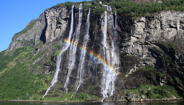 waterfalls that enter the deep ocean,waterfalls around the world,alamere falls,united states,mcway falls,seven sisters falls,norway,jeongbang waterfall,south korea,bowen falls,new zealand