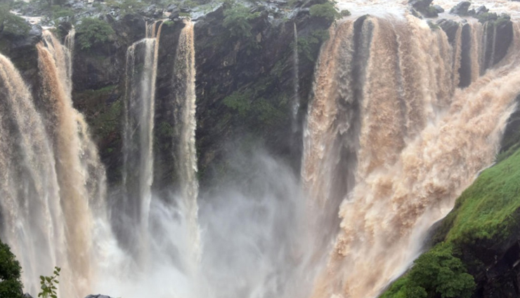 waterfalls to visit in india,india,beautiful waterfalls,dudhsagar waterfalls,goa,dhuandhar falls,madhya pradesh,jog falls,karnataka,kempty falls,uttarakhand,iruppu falls