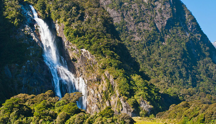 waterfalls that enter the deep ocean,waterfalls around the world,alamere falls,united states,mcway falls,seven sisters falls,norway,jeongbang waterfall,south korea,bowen falls,new zealand
