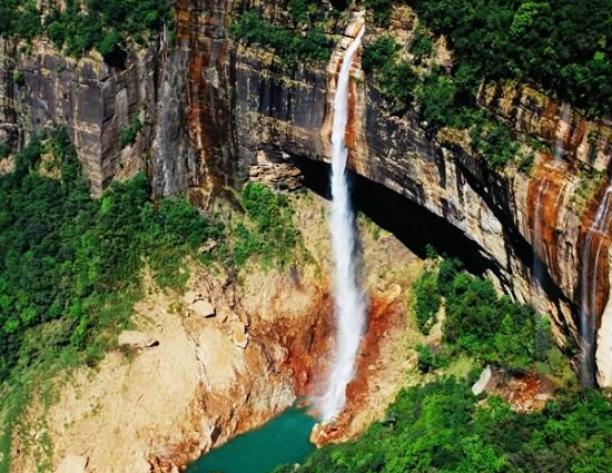 Obsessed With Nigeria Falls, But Running Short of Money? Here is How You Can Enjoy Much Better Waterfalls in India Itself