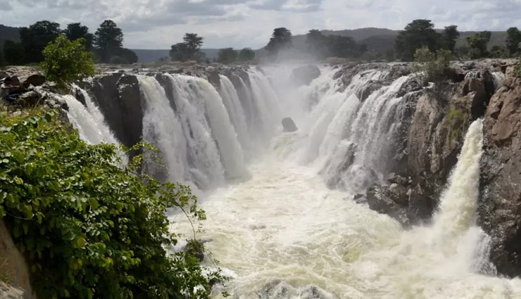 waterfalls near bangalore,waterfalls,waterfalls  in india,bangalore,muthyala maduvu,mekedatu and sangama,chunchi falls,shivanasamudra falls,balmuri falls