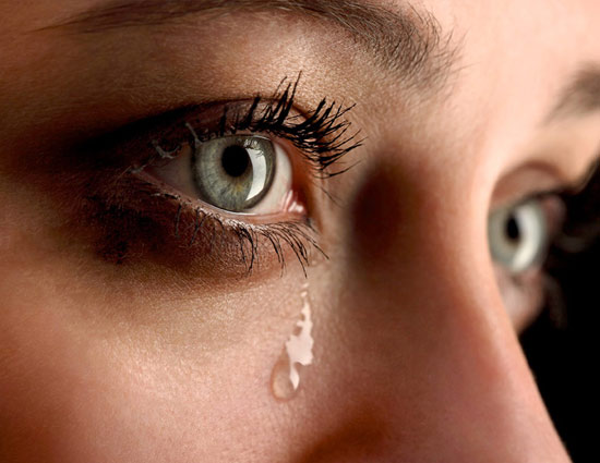 5 Ways To Treat Watery Eyes Naturally At Home