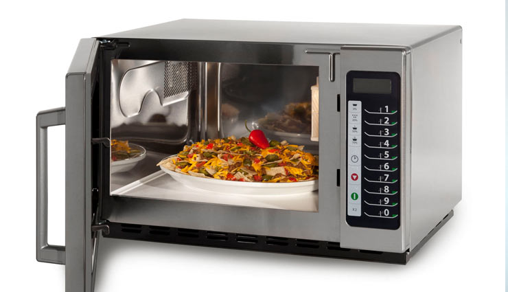 भूल कर भी इन चीजों का न करें माइक्रोवेव में उपयोग, सेहत के लिए हो सकता है हानिकारक microwave,microwave uses,harmful effects of microwave,things not to keep in microwave,household tips