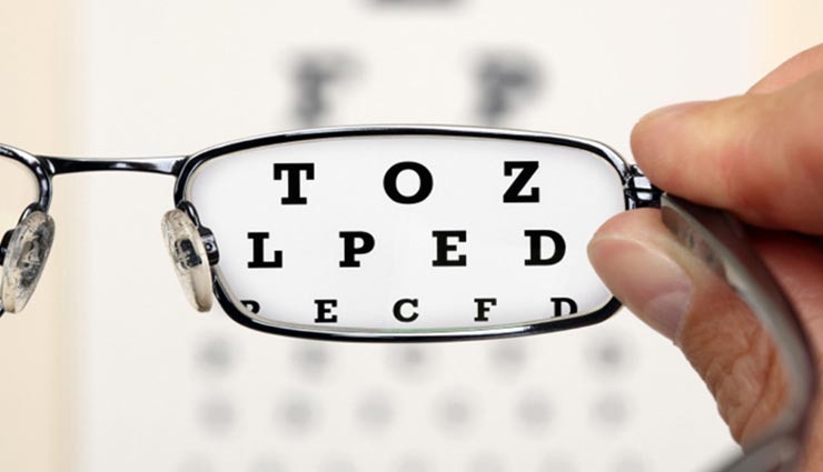 इन घरेलू तरीकों की मदद से बढाए अपनी आंखों की रोशनी