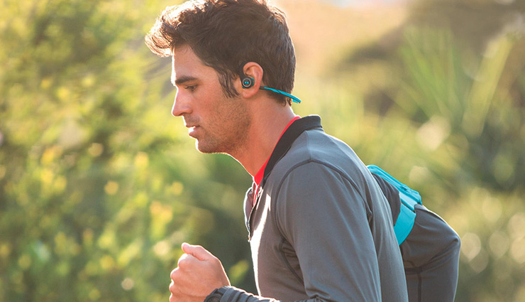 ईयरफोन का ज्यादा इस्तेमाल बना सकता है आपको बहरेपन का शिकार, जानें इससे होने वाले नुकसान के बारे में side effects of wearing earphones,Health tips,earphones