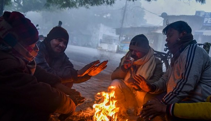 Weather Updates दिल्ली: घना कोहरा, एयर क्वॉलिटी भी खराब, पारा और गिरेगा