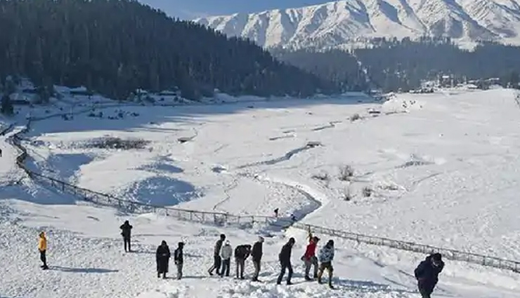 Weather Updates: हिमाचल प्रदेश में 12 फरवरी तक स्कूलों में छुट्टी, जम्मू-कश्मीर में बर्फबारी जारी