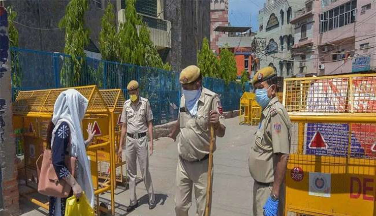 कोरोना के बढ़ते मामलों के चलते दिल्ली में लगा वीकेंड कर्फ्यू