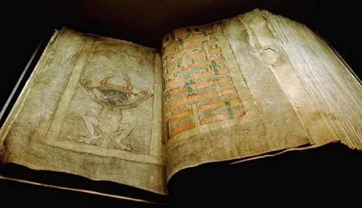 इस शैतानी किताब के रहस्य आज भी बने हुए अनसुलझी पहेली weird news,weird information,mysterious book,the devils bible,codex gigas