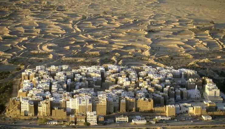 यहां की गगनचुंबी इमारतें बनी है सिर्फ मिट्टी से, देखकर रह जाएंगे चकित weird news,weird place,ancient mud skyscraper city,shibam