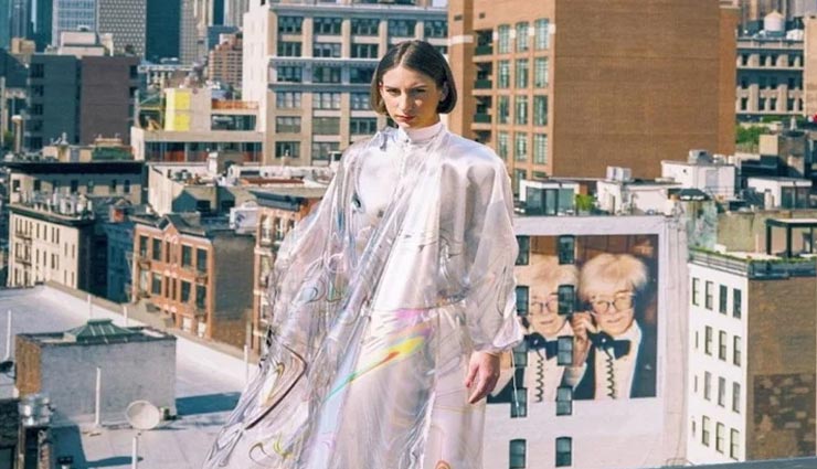 ऐसी ड्रेस जिसे छूना किसी के बस में नहीं, कीमत कर देगी आपको हैरान 