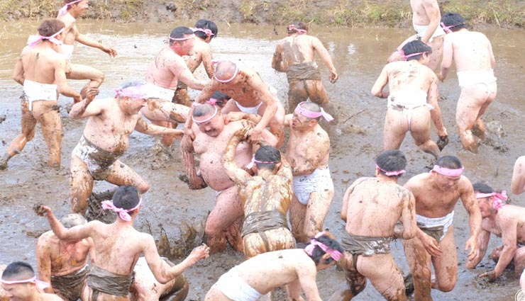 weird news,weird festival,hadaka matsuri,japan festival