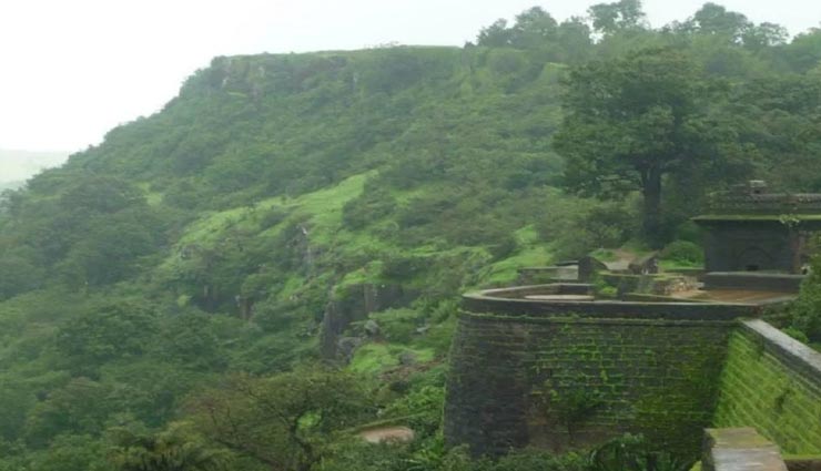 आखिर क्यों कहा जाता हैं इस दुर्ग को 'सांपों का किला', रहस्य चौंकाने वाले weird news,weird information,home of serpents,panhala fort