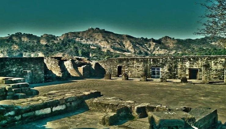 आज तक कोई नहीं सुलझा पाया इस किले का रहस्य, बना हुआ पहेली weird news,weird information,oldest fort of india,kangra fort