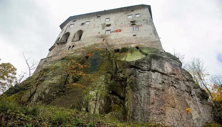 'नर्क का द्वार' है यह रहस्यमयी गड्ढा, इसके छिपे रहस्य के बारे में कोई नहीं जान पाया weird news,weird home,the houska castle,czech republic,mysterious bottomless pit,gateway to hell