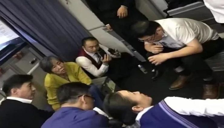 weird news,weird incident,doctor saves life of passenger,emergency in flight,sucking urine from the bladder