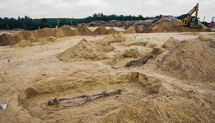 weird news,weird incident,poland news,buried coins mouths