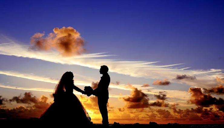 weird news,weird incident,unique marriage,uttar pradesh news,60 years old woman marries  20 years old 20