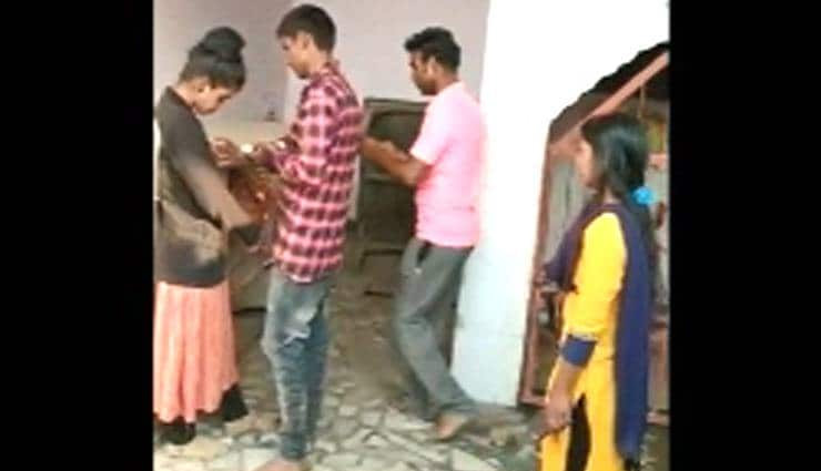 मंदिर में एक युवक ने 2 लड़कियों के साथ करी अनोखी शादी, दोनों की मांग में भरा सिंदूर marriage,weird marriage,weird news