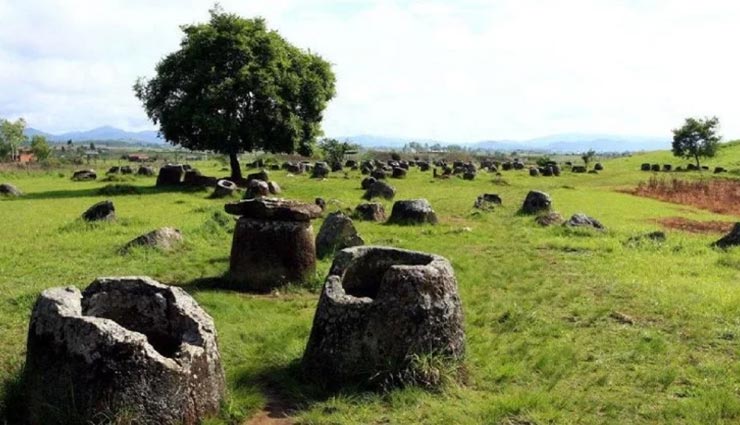 weird news,weird place,mysterious stone,jars of laos,plain of jars