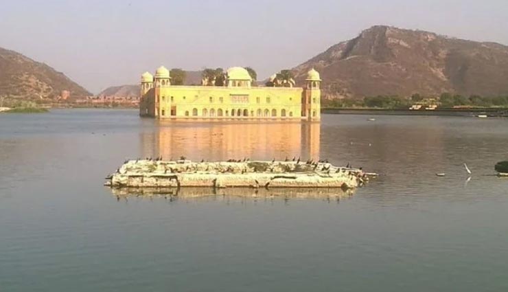 भारत का यह अनोखा महल जिसकी चार मंजिल हैं पानी के अंदर weird news,weird information,weird place,historical place,jal mahal palace
