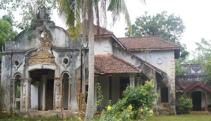 चार दोस्तों ने 100 साल पुराने खंडहर का किया ऐसा हाल कि अब लाख रूपए मिल रहा एक रात का किराया