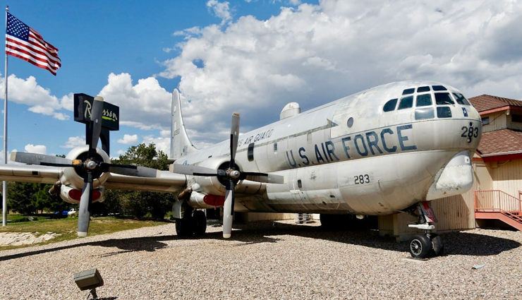 weird restaurants to visit around the world,weird restaurants,modern toilet,taipei,taiwan,heart attack grill,las vegas,nevada,ninja new york,new york,dans le noir,london,england,the airplane restaurant,colorado springs,colorado,fritzs railroad restaurant,multiple locations,kansas and missouri