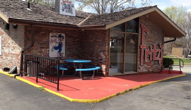 weird restaurants to visit around the world,weird restaurants,modern toilet,taipei,taiwan,heart attack grill,las vegas,nevada,ninja new york,new york,dans le noir,london,england,the airplane restaurant,colorado springs,colorado,fritzs railroad restaurant,multiple locations,kansas and missouri