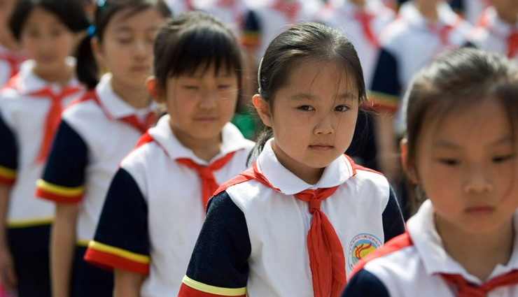 स्कूली बच्चों के लिए बनाई गई एक अनोखी यूनिफार्म, जान सकेंगे उनकी सभी हरकतों के बारे में 