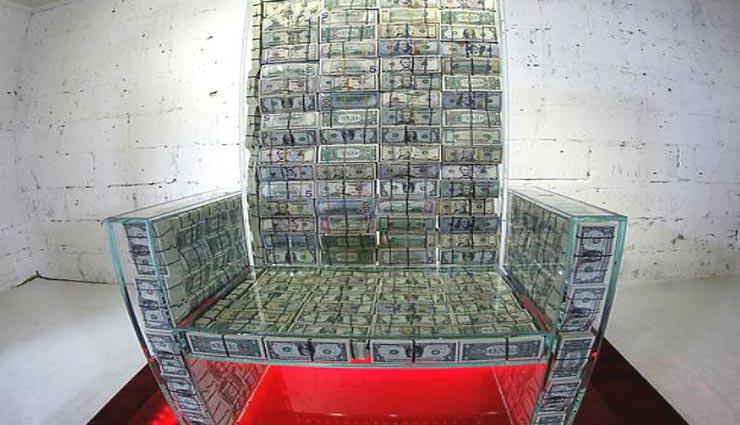 एक लाख डॉलर के नोट से बनाया गया अनोखा सिंघासन, मकसद ऐसा जो हैरान कर दे