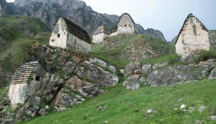 weird news,weird place,mysterious village,dargavs crypt russia,city of the dead