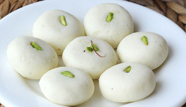 food of west bengal,west bengal,aloo potol posto,ilishmacherjhol,sandesh,mutton biryani,aamporashorbot