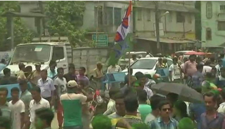 पश्चिम बंगाल पंचायत चुनाव रिजल्ट: बंगाल में ममता की आंधी, TMC को बढ़त, जीती 2467 सीटें 