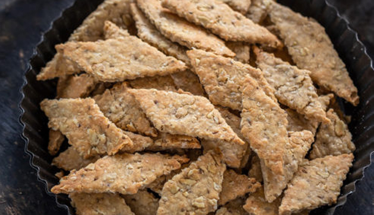 Recipe -  Crispy Wheat and Oats Namakpare