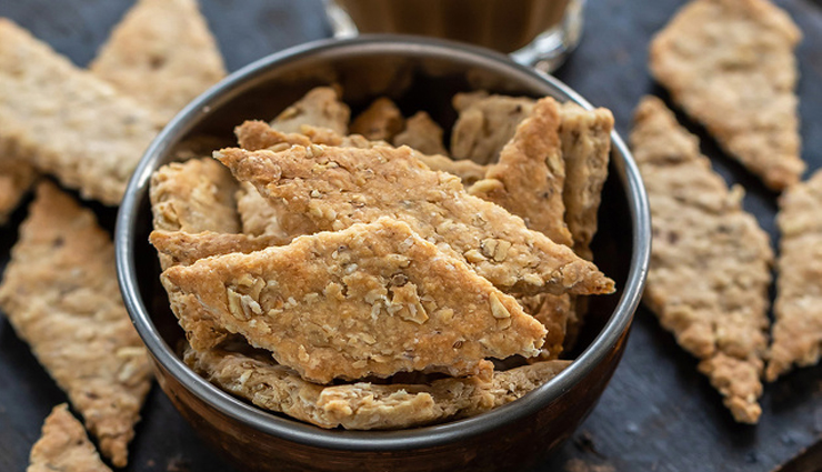 wheat and oats namakpare recipe,crispy tea-time snacks,homemade namakpare with oats,healthy wheat snacks,savory wheat and oats treats,nutty flavored namakpare,quick namakpare recipe,whole wheat and oats namakpare,crunchy homemade namakpare,indian snack recipe