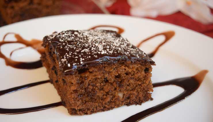 स्पेशल ओकेजन के लिए घर पर ही बनाए आटे से बना यह स्वादिष्ट केक #Recipe
